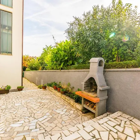 Appartement With Parking Space - 27705 Pula