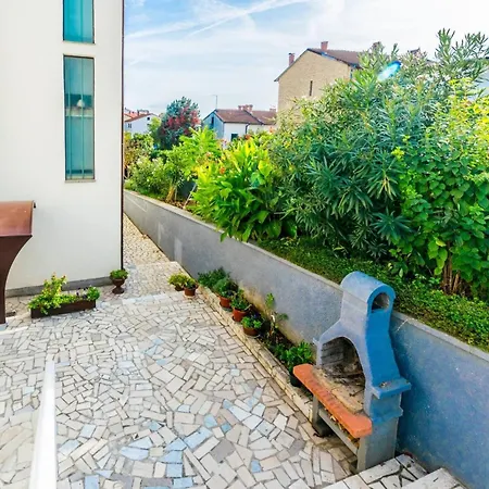 With Parking Space - 27705 Appartement Pula
