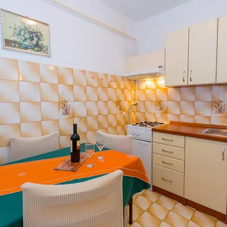 With Parking Space - 27705 Appartement Pula