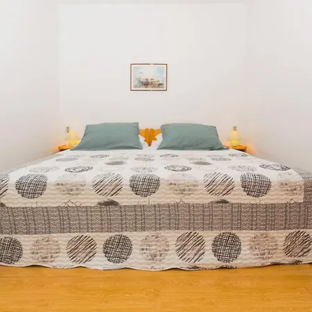 With Parking Space - 27705 Apartman