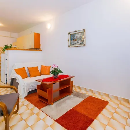 Apartman With Parking Space - 27705 *